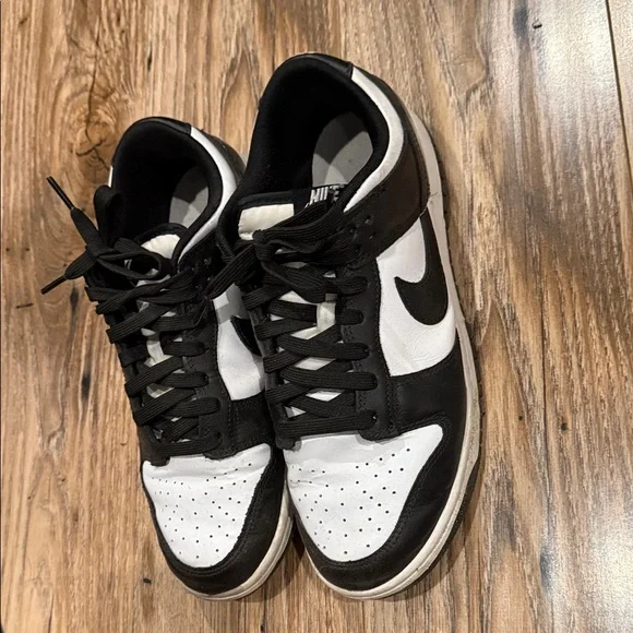 Nike Men's Black and White Low-Top Sneakers - Picture 2 of 5